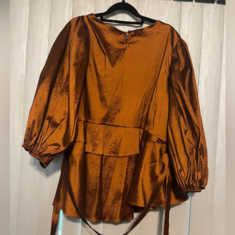 Voluminous Top with Waist Tie - Picture 6 of 9